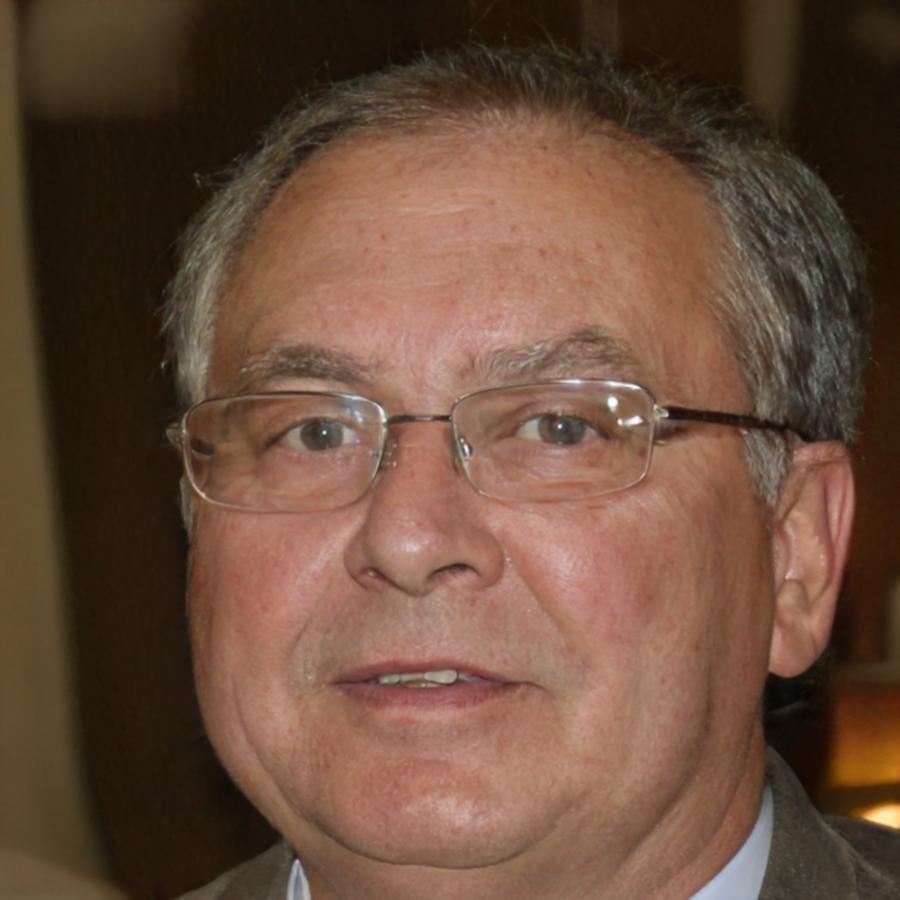 Retrato profesional de Félix Mendoza